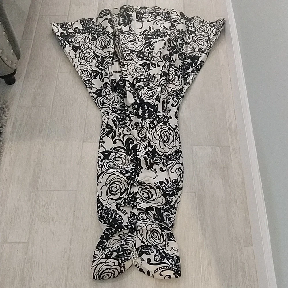 Gown - Picture 3 of 8